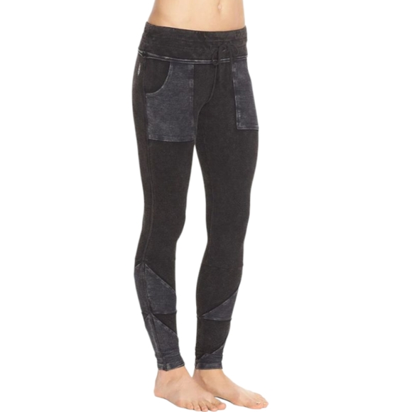 FP MOVEMENT Free People KYOTO Athletic Leggings In Washed Black Lrg - Picture 2 of 14